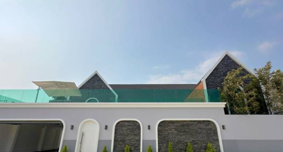 For sale 4 bedrooms villa in Bang Lamung, Chonburi