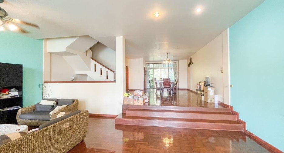 Villa en venta de 5 habitaciones en Bang Lamung, Chonburi