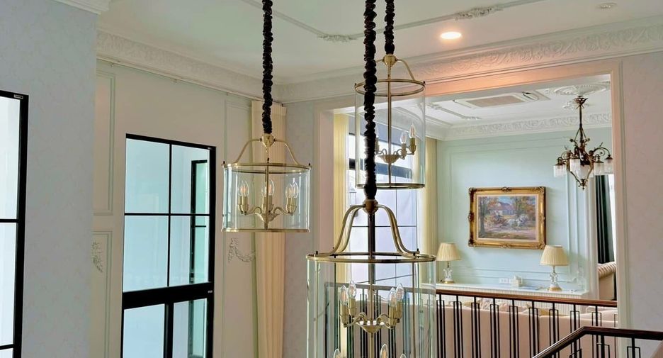 For sale 5 bedrooms house in Saphan Sung, Bangkok