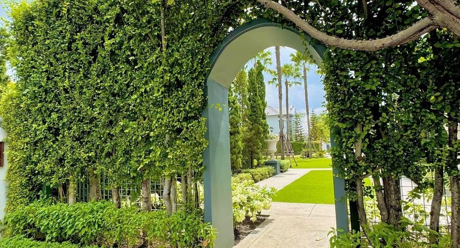 For sale 5 bedrooms house in Saphan Sung, Bangkok