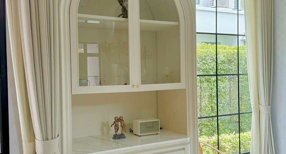 For sale 5 bedrooms house in Saphan Sung, Bangkok
