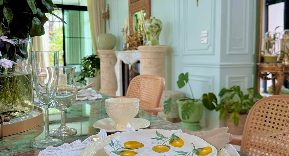 For sale 5 bedrooms house in Saphan Sung, Bangkok