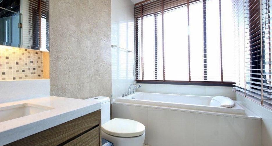 For rent 2 bedrooms condo in Khlong Toei, Bangkok