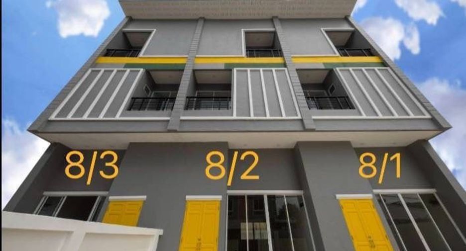 For sale 4 bedrooms townhouse in Lat Phrao, Bangkok