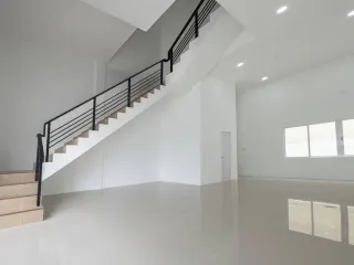 Reihenhaus zum Kauf mit 4 Zimmer in Lat Phrao, Bangkok