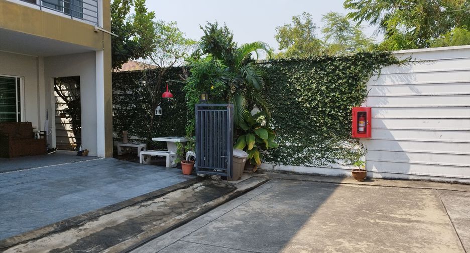 Reihenhaus zum Kauf mit 3 Zimmer in Khlong Sam Wa, Bangkok