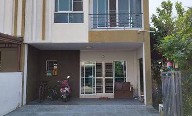 Reihenhaus zum Kauf mit 3 Zimmer in Khlong Sam Wa, Bangkok