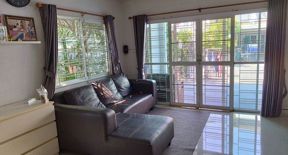 Reihenhaus zum Kauf mit 3 Zimmer in Khlong Sam Wa, Bangkok