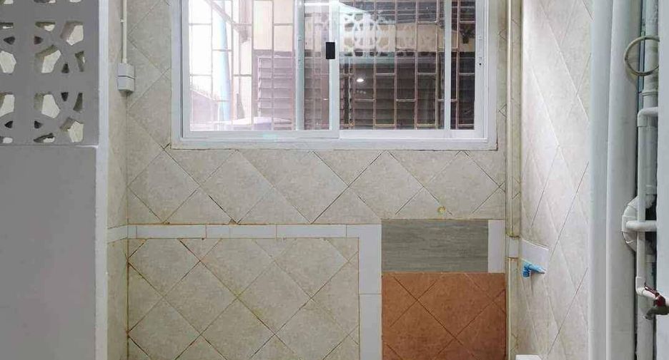 For sale and for rent 3 bedrooms retail Space in Phra Khanong, Bangkok