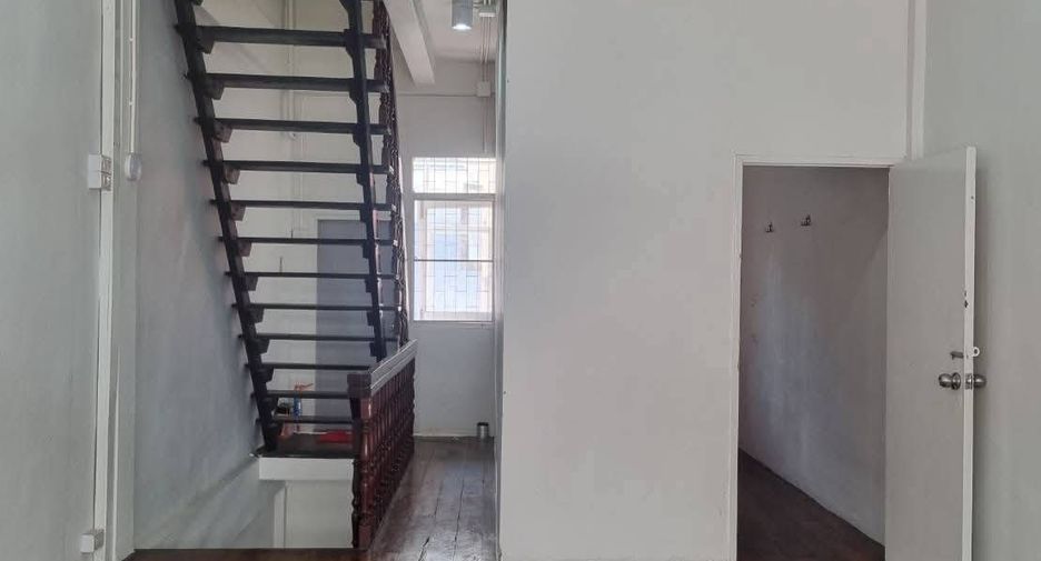 For sale and for rent 3 bedrooms retail Space in Phra Khanong, Bangkok