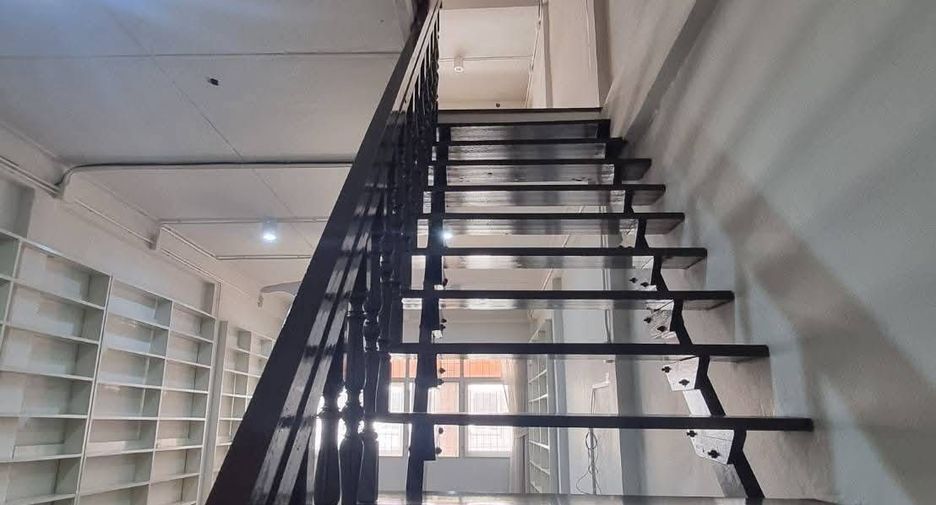 For sale and for rent 3 bedrooms retail Space in Phra Khanong, Bangkok
