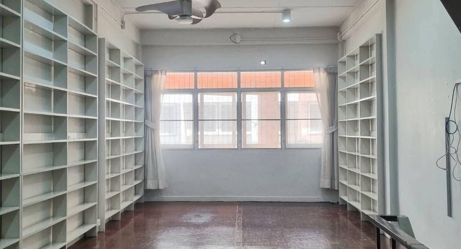 For sale and for rent 3 bedrooms retail Space in Phra Khanong, Bangkok