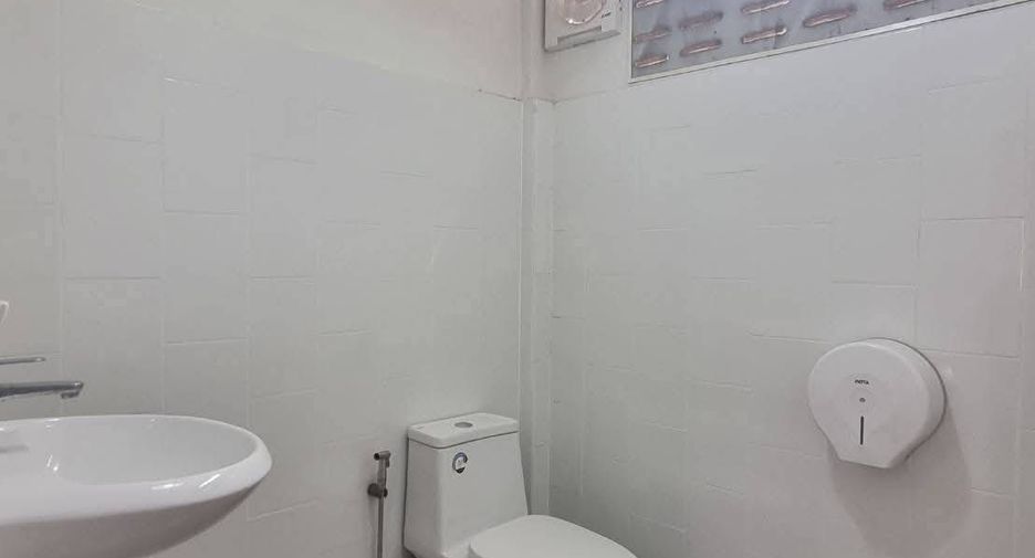 For sale and for rent 3 bedrooms retail Space in Phra Khanong, Bangkok