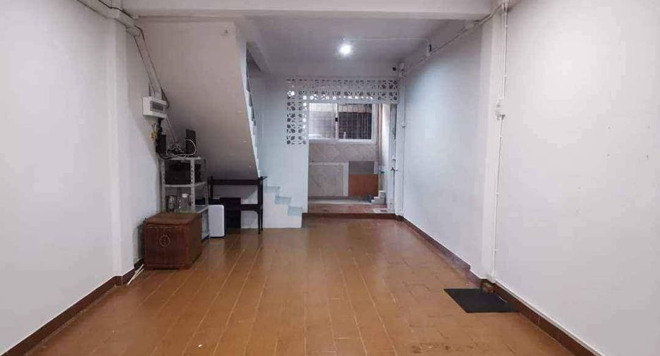 For sale and for rent 3 bedrooms retail Space in Phra Khanong, Bangkok