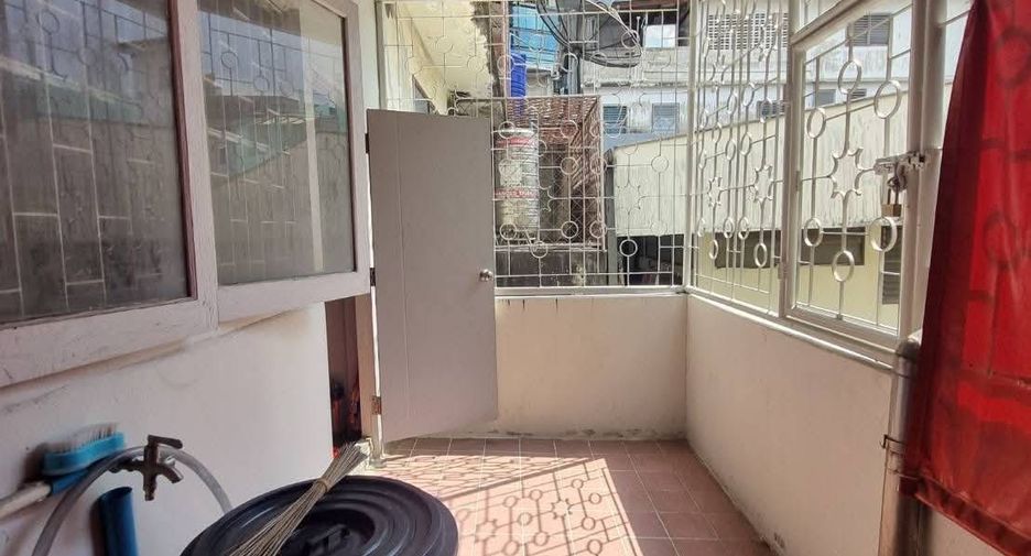 For sale and for rent 3 bedrooms retail Space in Phra Khanong, Bangkok