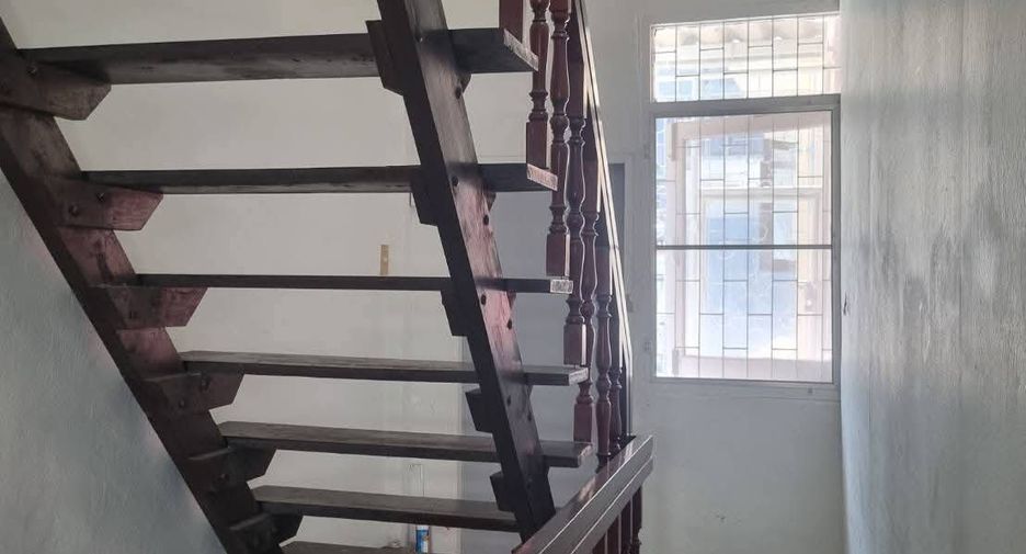 For sale and for rent 3 bedrooms retail Space in Phra Khanong, Bangkok