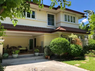 Casa en venta de 4 habitaciones en Bang Khen, Bangkok