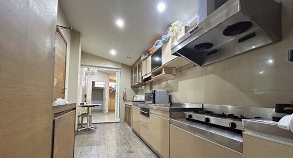 For sale 3 bedrooms house in Lat Phrao, Bangkok
