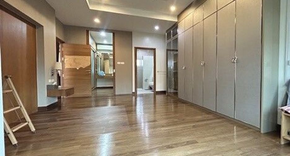 For sale 3 bedrooms house in Lat Phrao, Bangkok