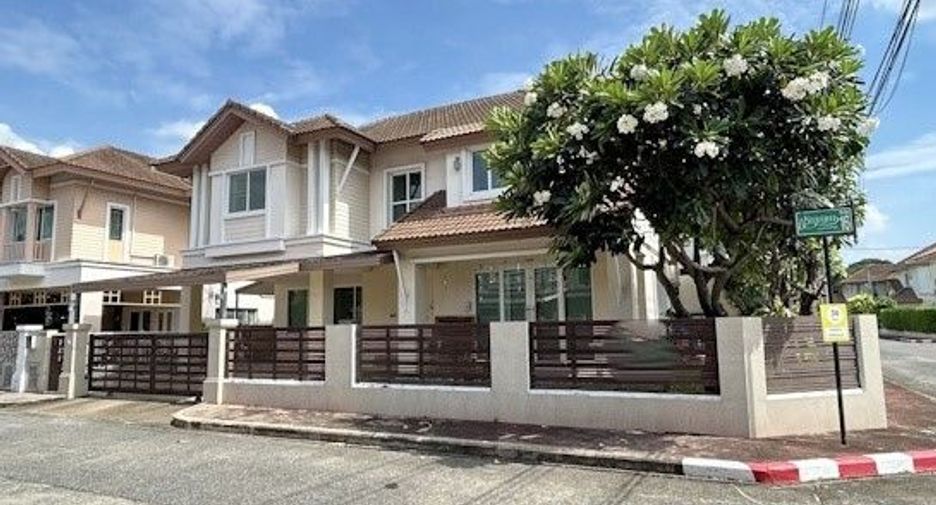 For sale 3 bedrooms house in Lat Phrao, Bangkok