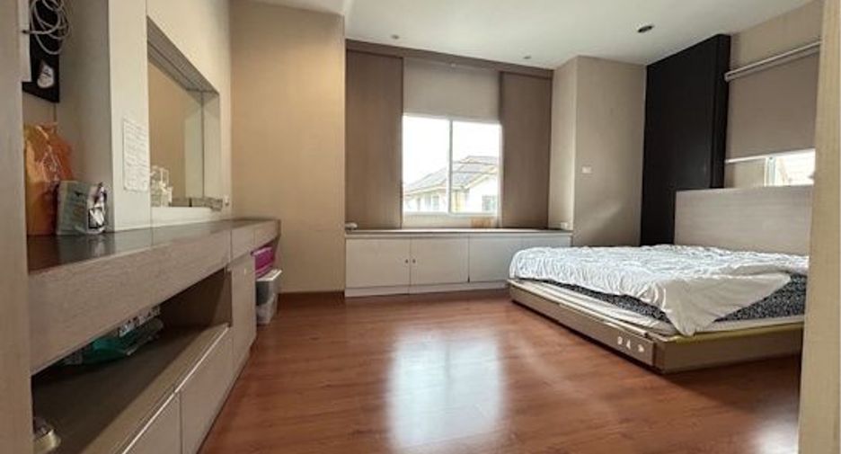 For sale 3 bedrooms house in Lat Phrao, Bangkok