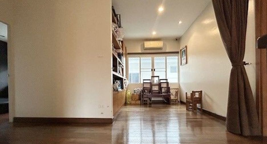 For sale 3 bedrooms house in Lat Phrao, Bangkok