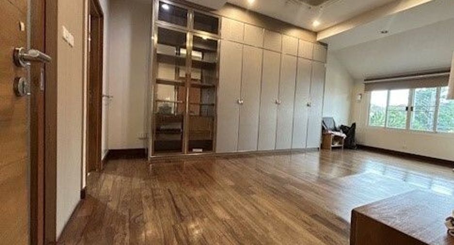 For sale 3 bedrooms house in Lat Phrao, Bangkok