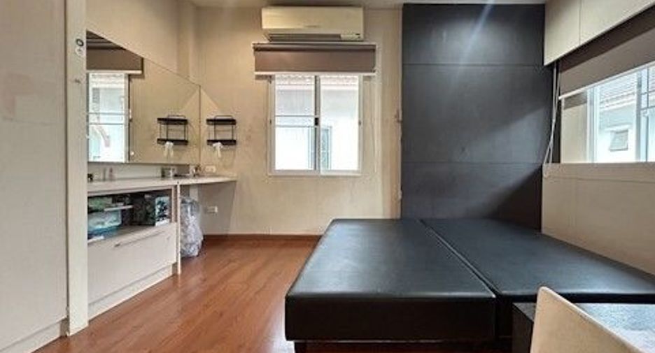 For sale 3 bedrooms house in Lat Phrao, Bangkok