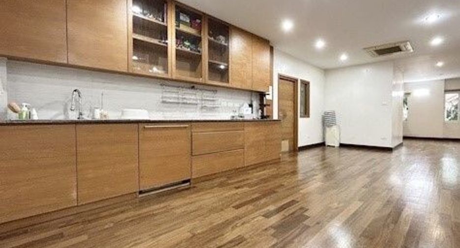 For sale 3 bedrooms house in Lat Phrao, Bangkok
