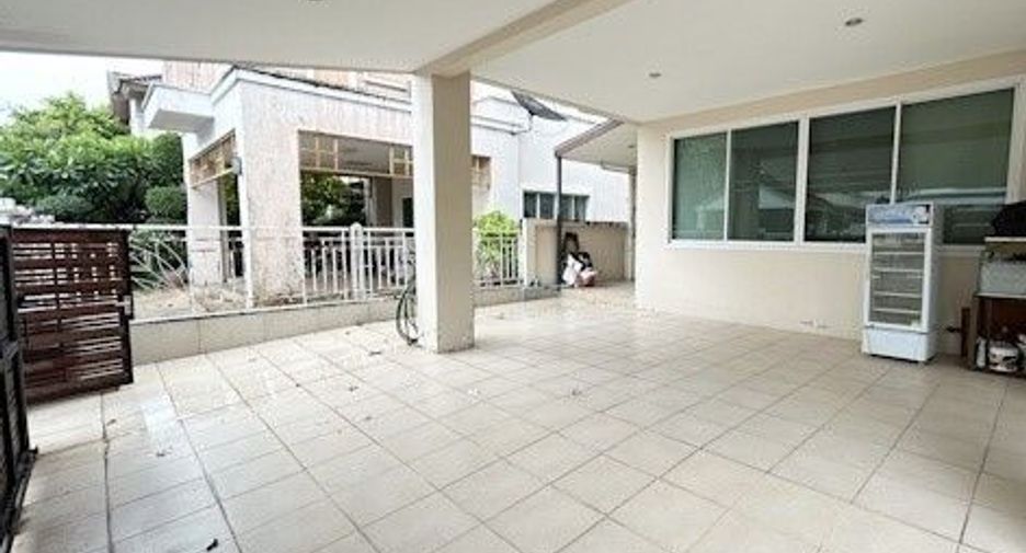 For sale 3 bedrooms house in Lat Phrao, Bangkok