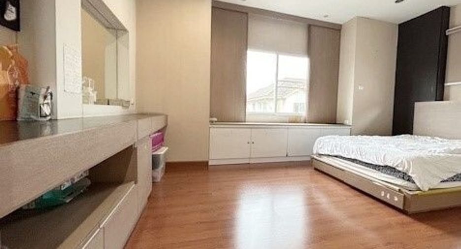 For sale 3 bedrooms house in Lat Phrao, Bangkok