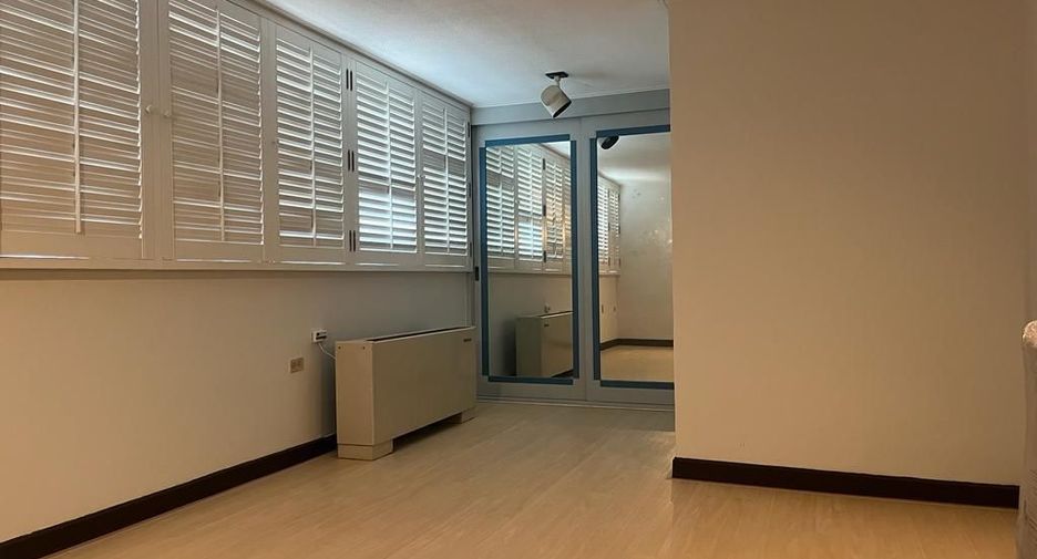 For sale 6 bedrooms condo in Watthana, Bangkok