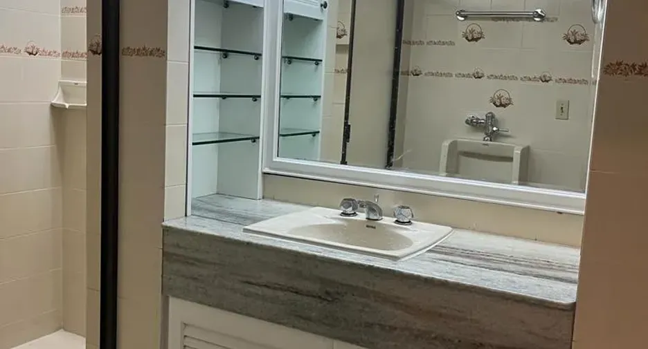 For sale 6 bedrooms condo in Watthana, Bangkok