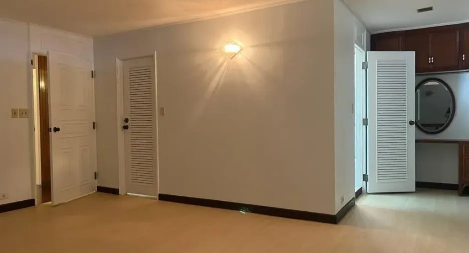 For sale 6 bedrooms condo in Watthana, Bangkok
