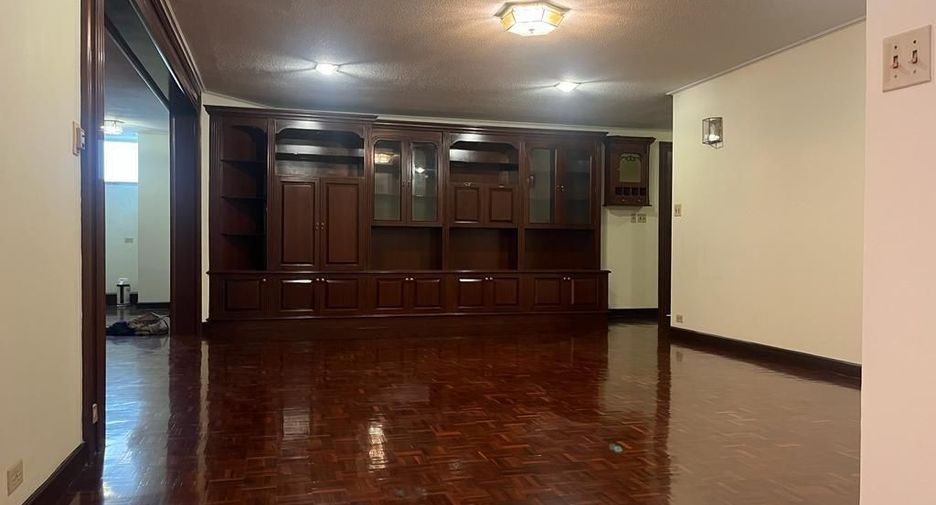 For sale 6 bedrooms condo in Watthana, Bangkok