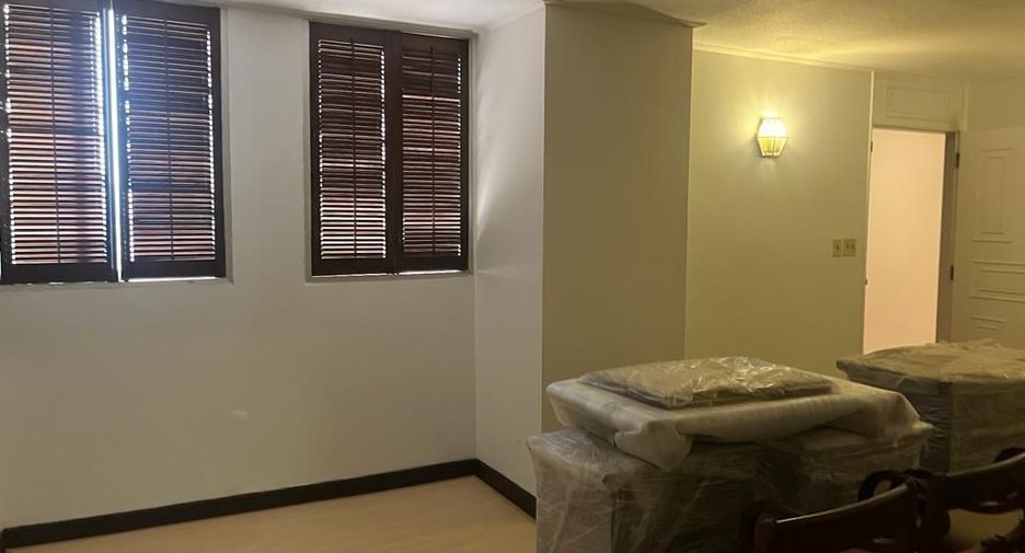 For sale 6 bedrooms condo in Watthana, Bangkok