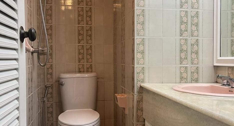 For sale 6 bedrooms condo in Watthana, Bangkok