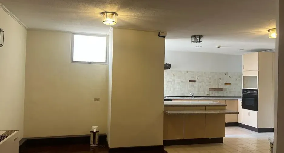 For sale 6 bedrooms condo in Watthana, Bangkok