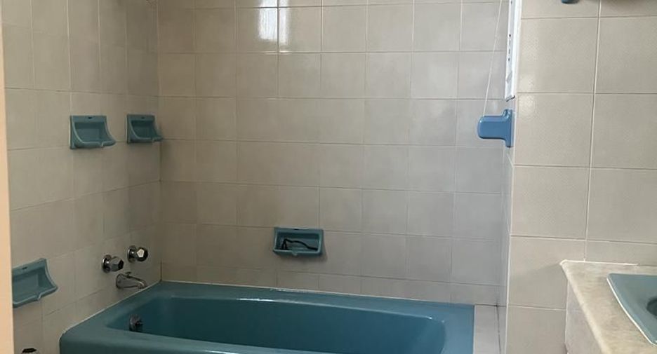 For sale 6 bedrooms condo in Watthana, Bangkok