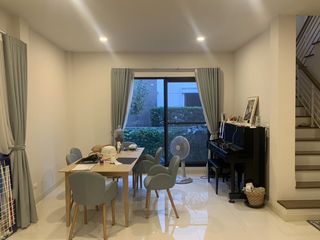 Casa en alquiler de 4 habitaciones en Bang Phli, Samut Prakan