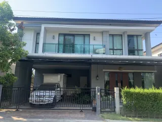 Casa en alquiler de 4 habitaciones en Bang Phli, Samut Prakan