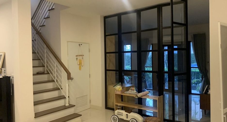 Casa en alquiler de 4 habitaciones en Bang Phli, Samut Prakan