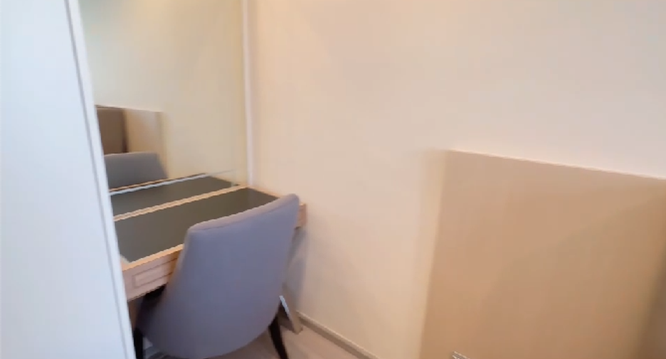 For rent 2 bedrooms condo in Huai Khwang, Bangkok