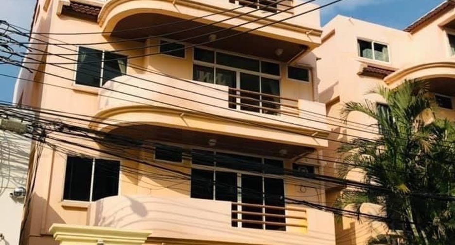 Reihenhaus zur Miete mit 4 Zimmer in Watthana, Bangkok