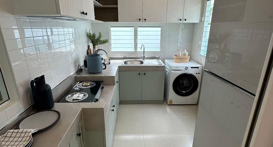 For rent 3 bedrooms townhouse in Bang Phli, Samut Prakan