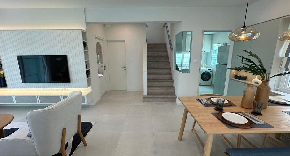 For rent 3 bedrooms townhouse in Bang Phli, Samut Prakan