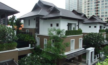 À louer 4 chambres maison à Khlong Toei, Bangkok