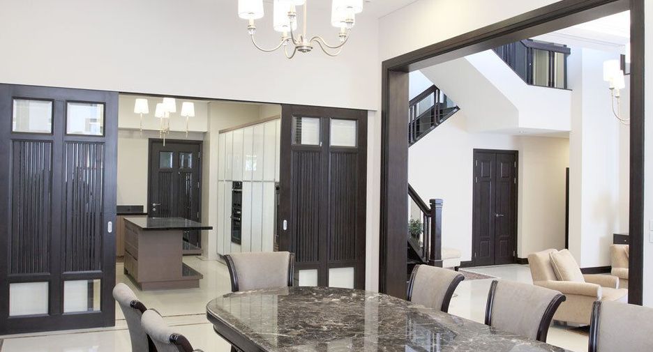 For rent 4 bedrooms house in Khlong Toei, Bangkok