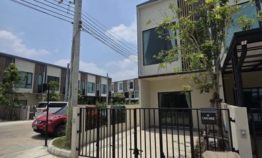 出租 2 卧室 联排别墅 在 Bang Phli, Samut Prakan