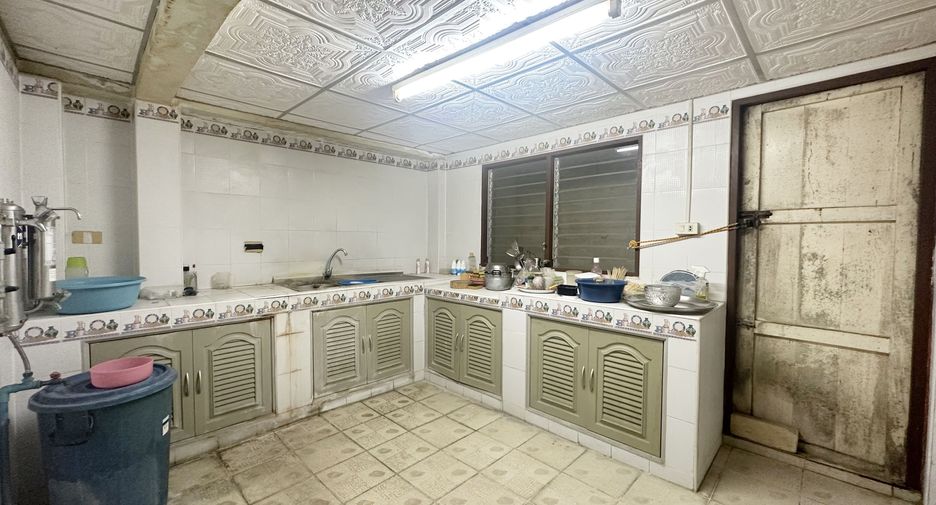 For sale 3 bedrooms retail Space in Thung Khru, Bangkok